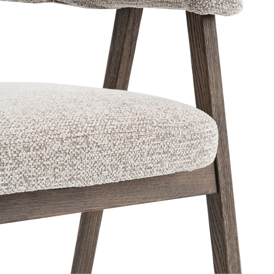 Chaise en tissu beige pieds ch&ecirc;ne massif fonc&eacute;