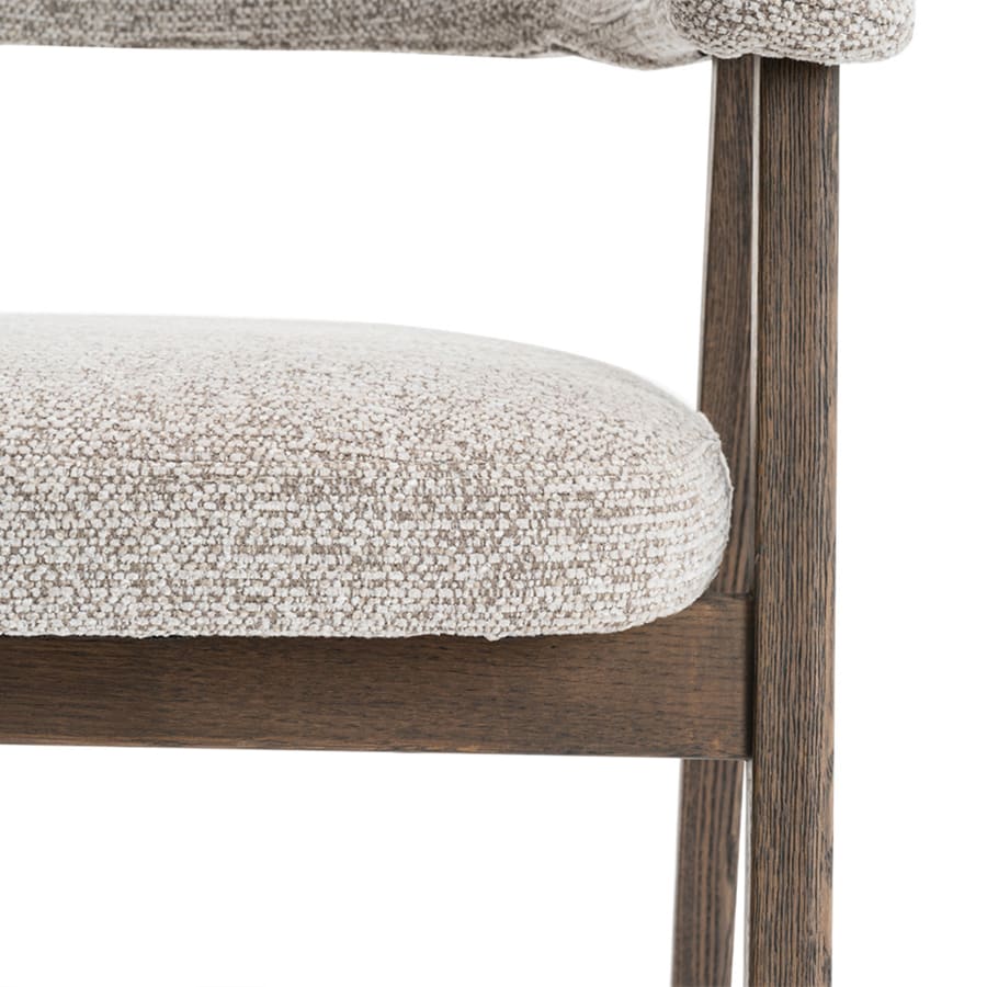 Chaise en tissu beige pieds ch&ecirc;ne massif fonc&eacute;