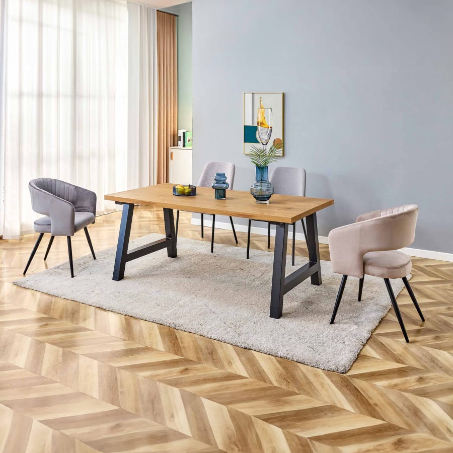 Table &agrave; manger en bois et m&eacute;tal noir