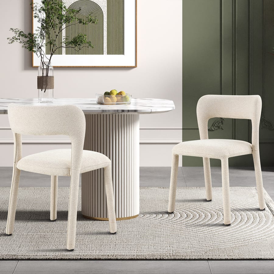 Chaise empilable en tissu bouclette beige