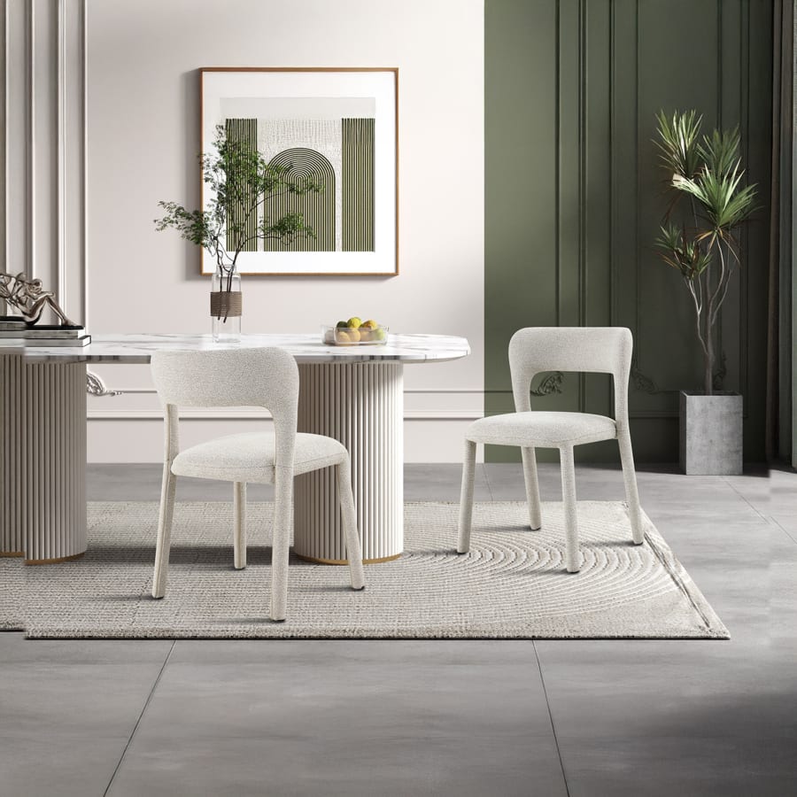 Chaise empilable en tissu bouclette &eacute;cru