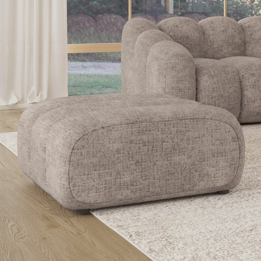 Pouf rectangle matelass&eacute; en tissu taupe