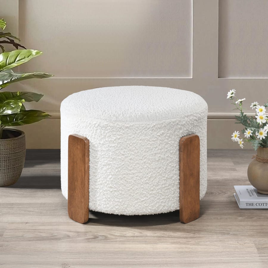 Pouf rond effet peau de mouton blanc pieds en bois