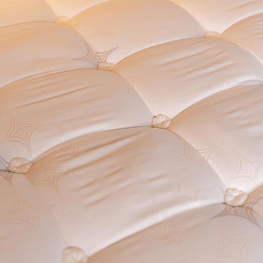 Matelas ressorts ensach&eacute;s et m&eacute;moire de forme 180x200 cm