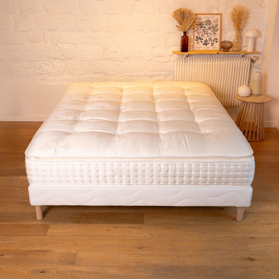 Matelas ressorts ensach&eacute;s et m&eacute;moire de forme 180x200 cm