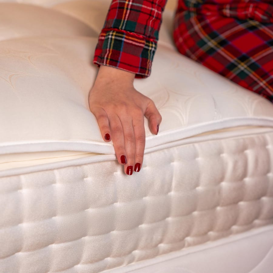 Matelas ressorts ensach&eacute;s et m&eacute;moire de forme 180x200 cm