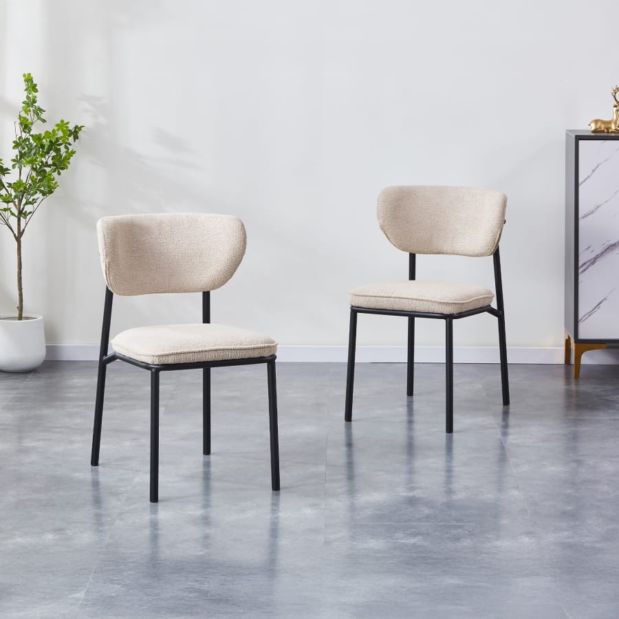 Lot de 2 chaises en tissu beige pi&egrave;tement en m&eacute;tal noir