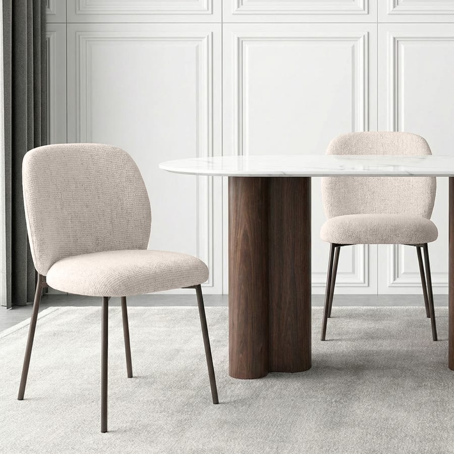 Lot de 2 chaises en tissu beige pieds en m&eacute;tal noir