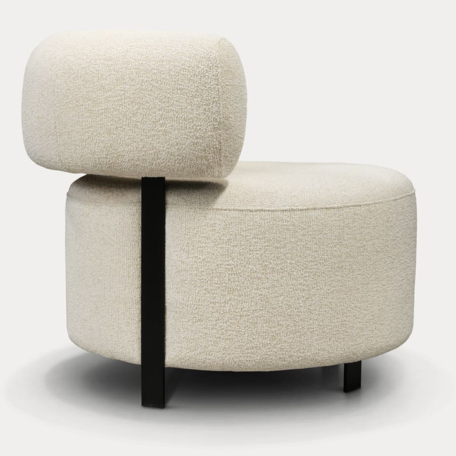 Fauteuil design en tissu beige et métal noir