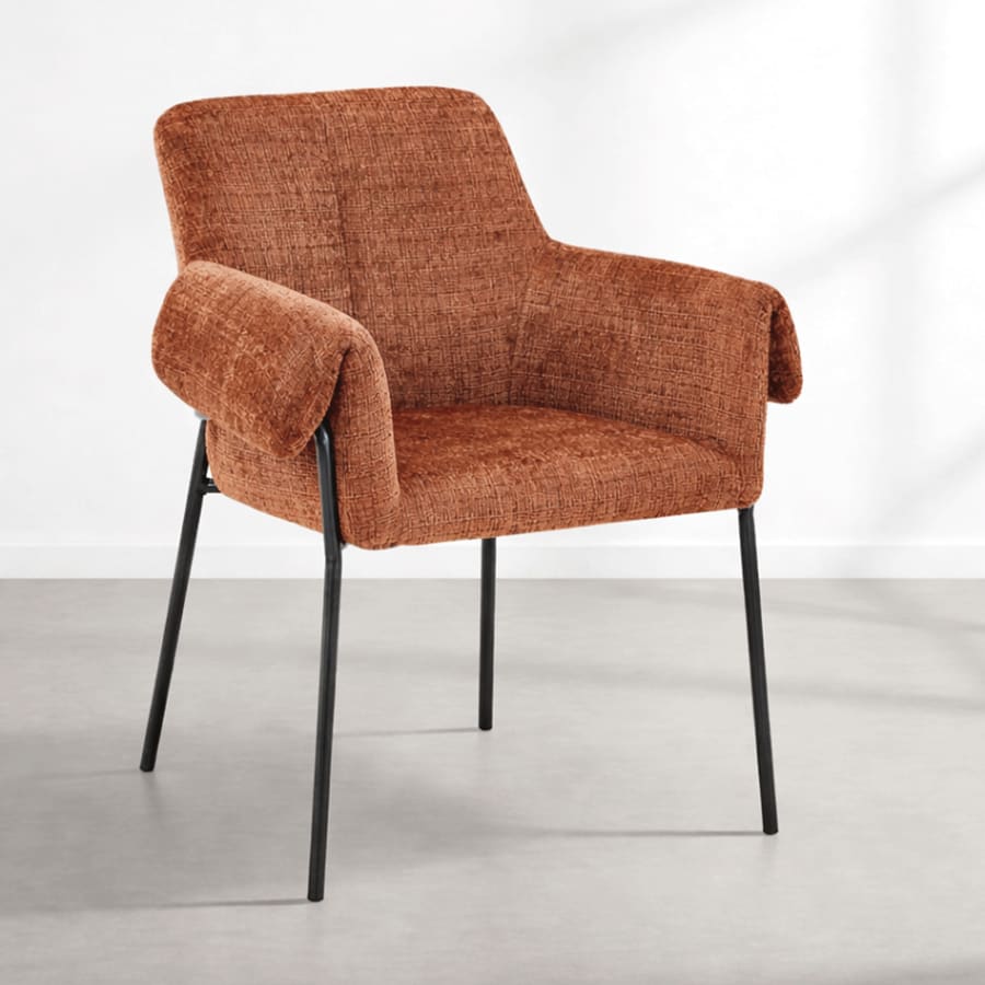 Chaise en tissu terracotta pieds en m&eacute;tal noir