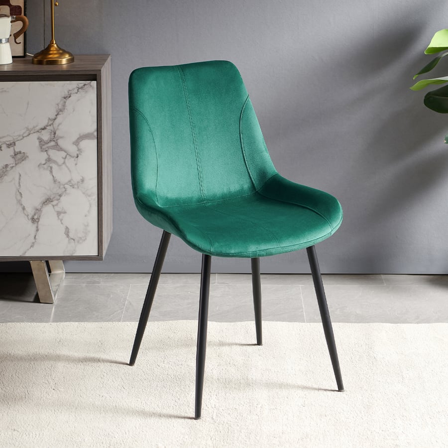 Lot de 4 chaises en velours vert pieds en métal noir