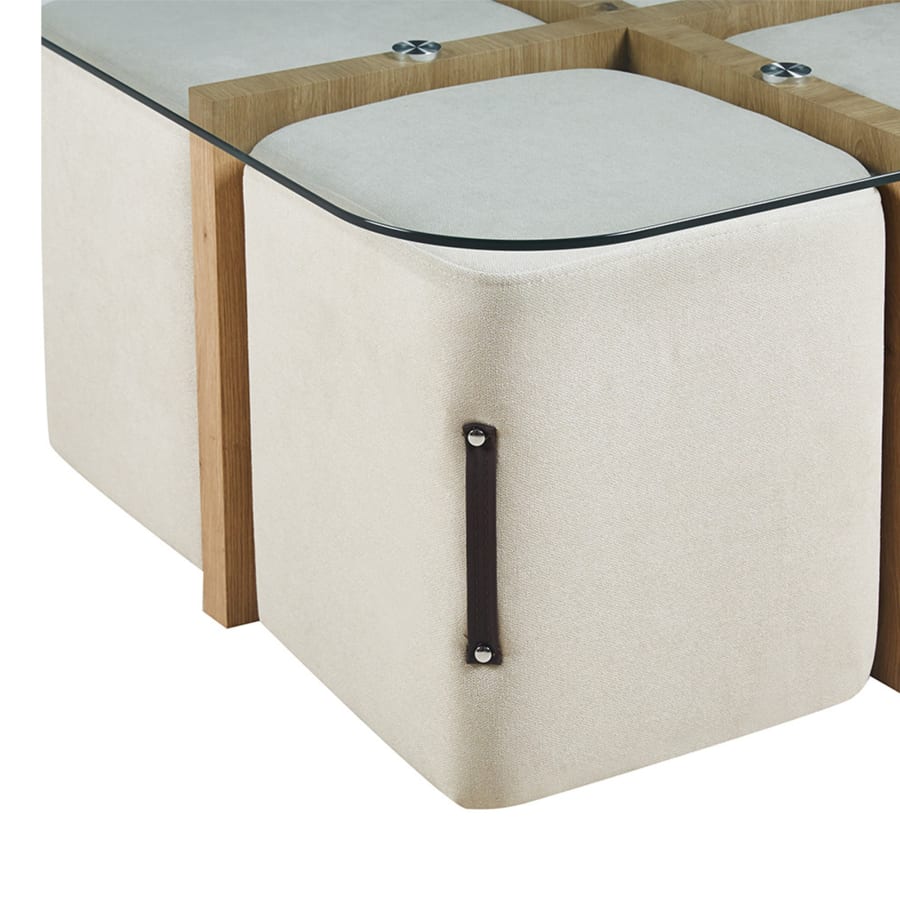 Table basse en verre socle couleur bois avec 4 poufs en tissu blanc &eacute;cru
