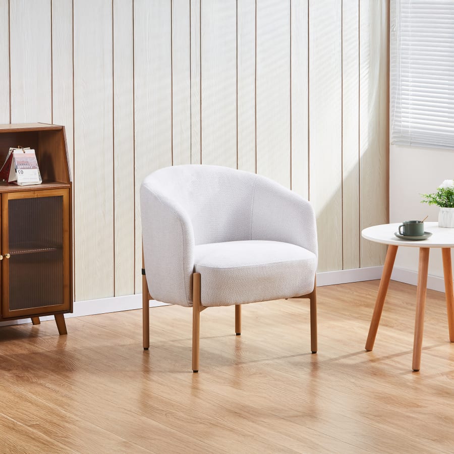 Fauteuil en tissu blanc écru pieds couleur bois