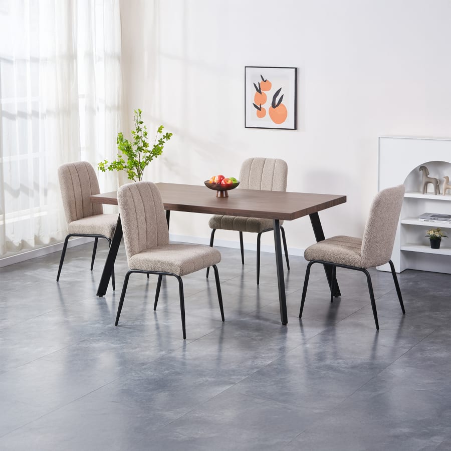 Lot de 4 chaises en tissu bouclette beige pieds en métal noir