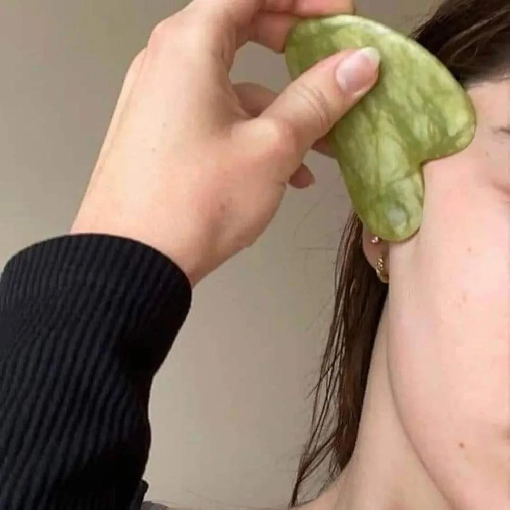جديد! حجر جواشا المختار 🌟 لشد البشرة وتخفيف الصداع🌿 آلة تجميلية طبيعية تحفز الدورة الدموية✨ مثالي لتخفيف التوتر وتجديد البظاء🧖‍♀️ سهل ا - من جينيريك