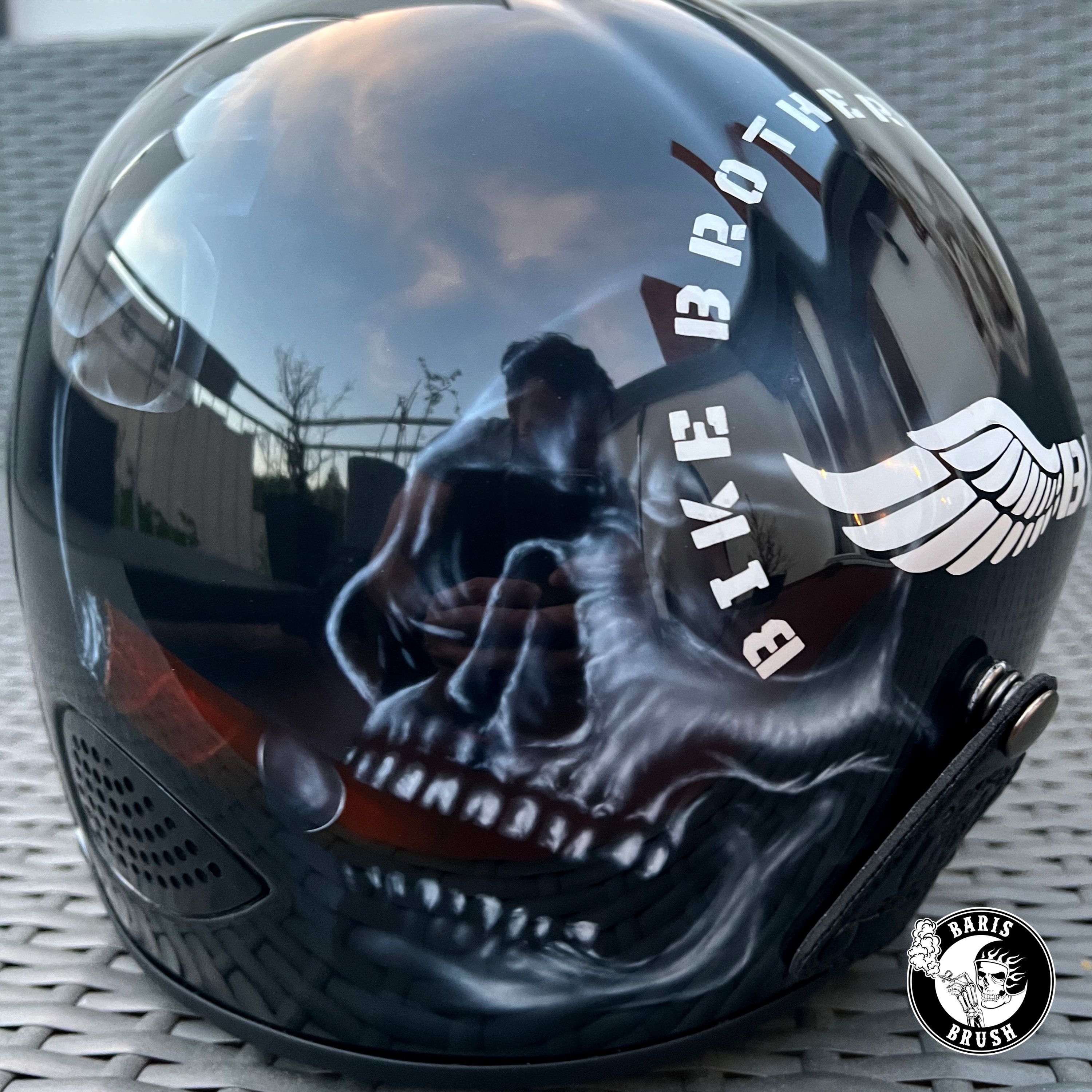 Skull and Group Logo on Bores Gensler Kult 