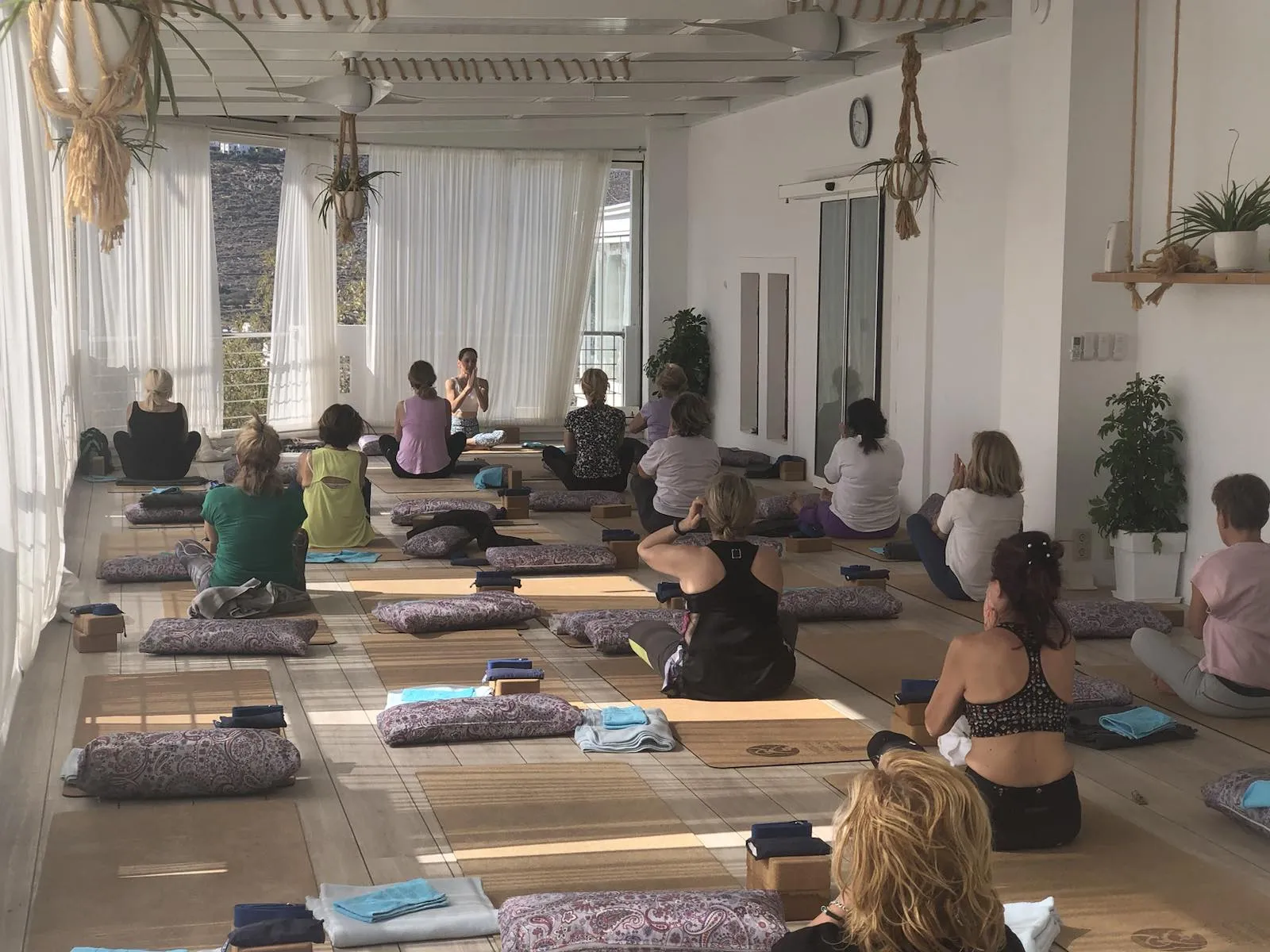 Yoga για επισκέπτες στο Aegialis 7