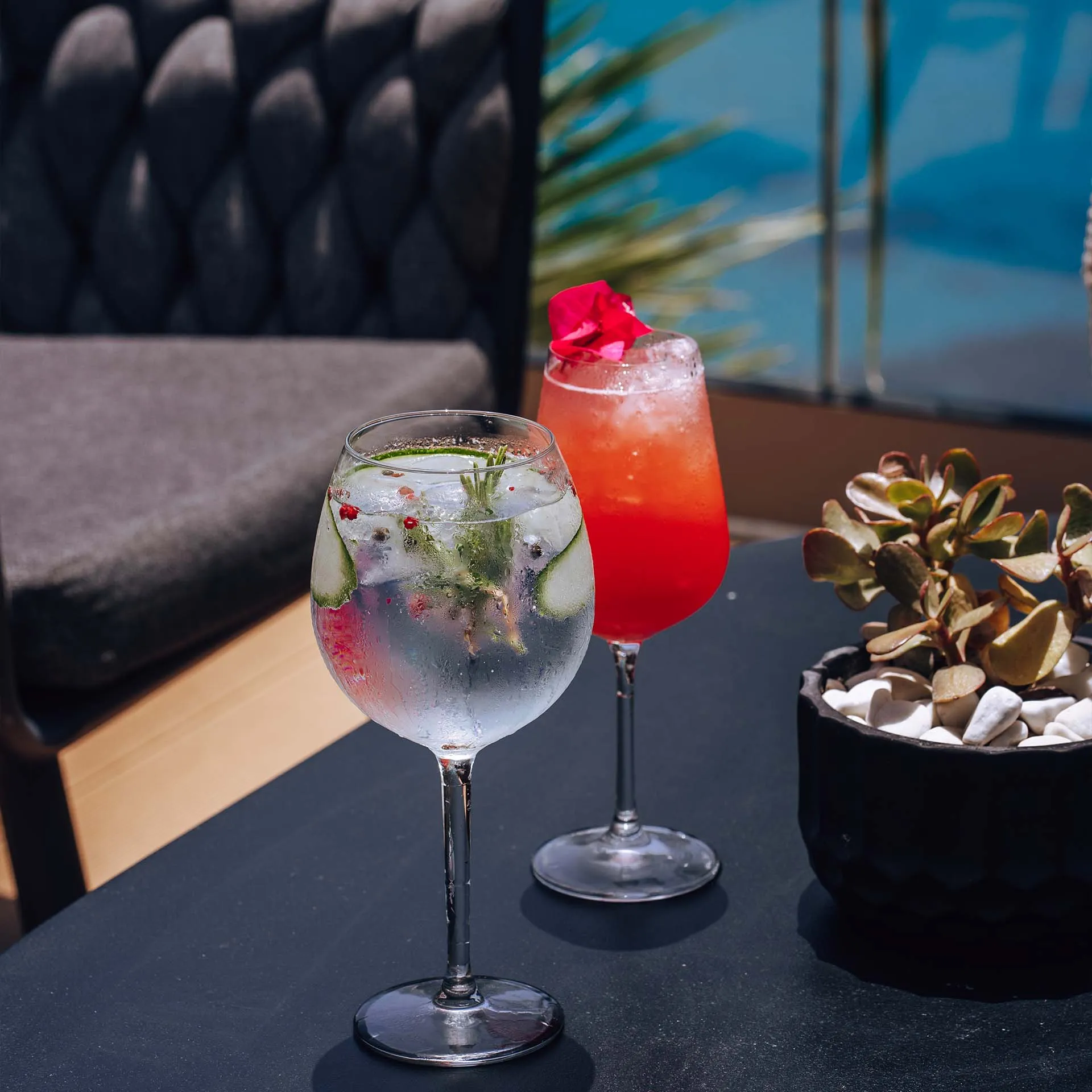 Apeiro Bar, 1