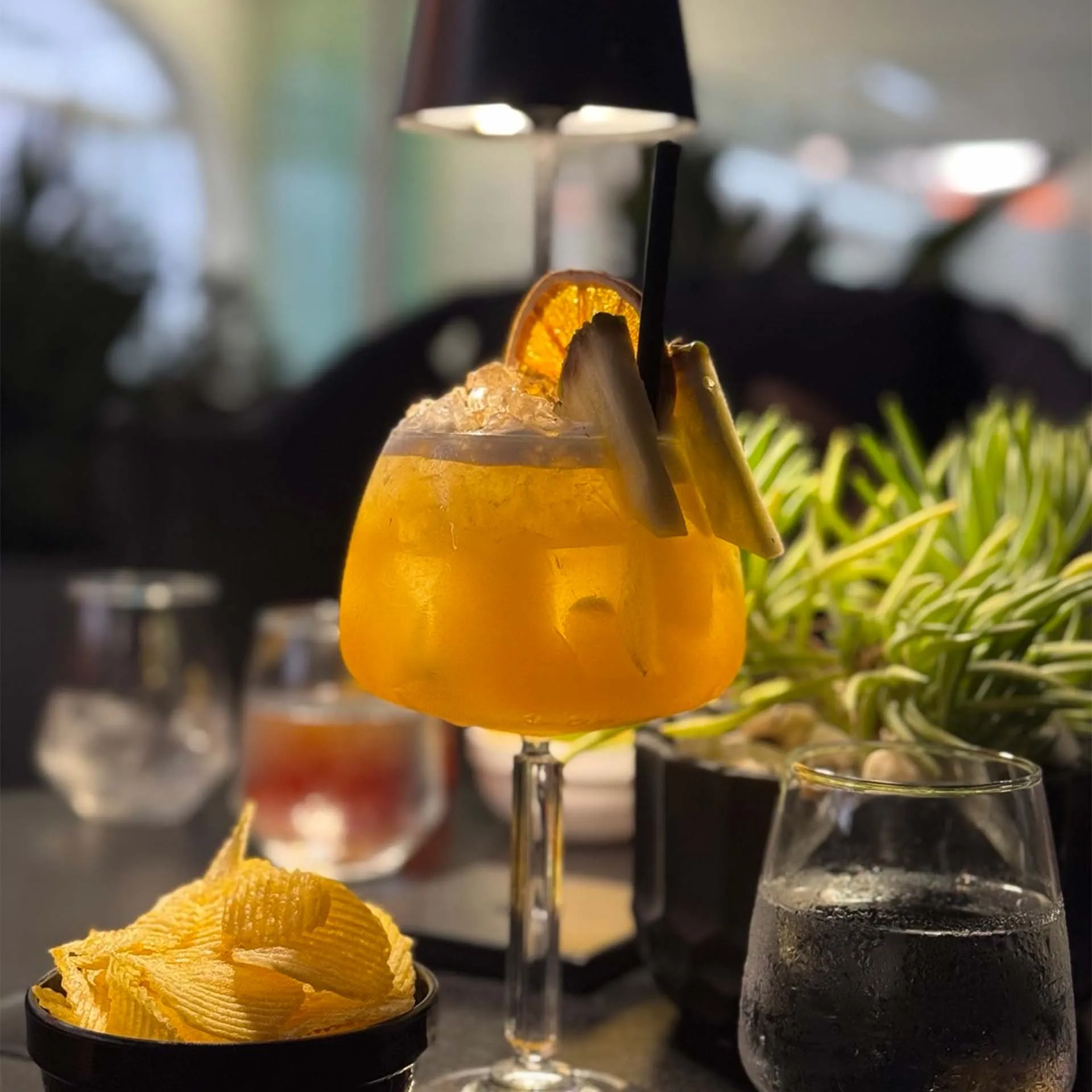 Apeiro Bar, 11