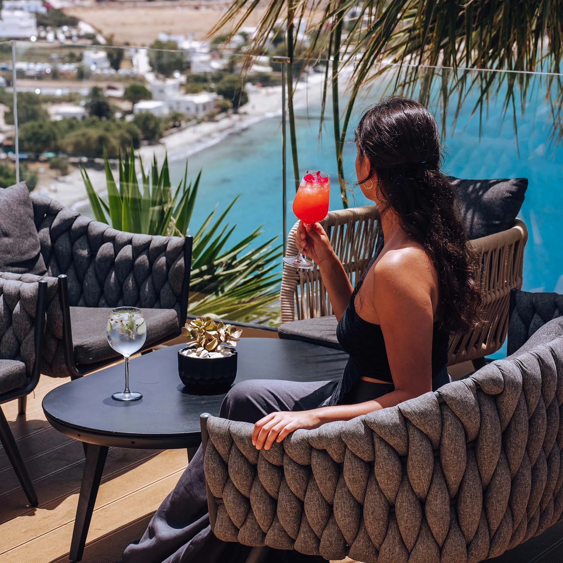 Apeiro Bar, 2