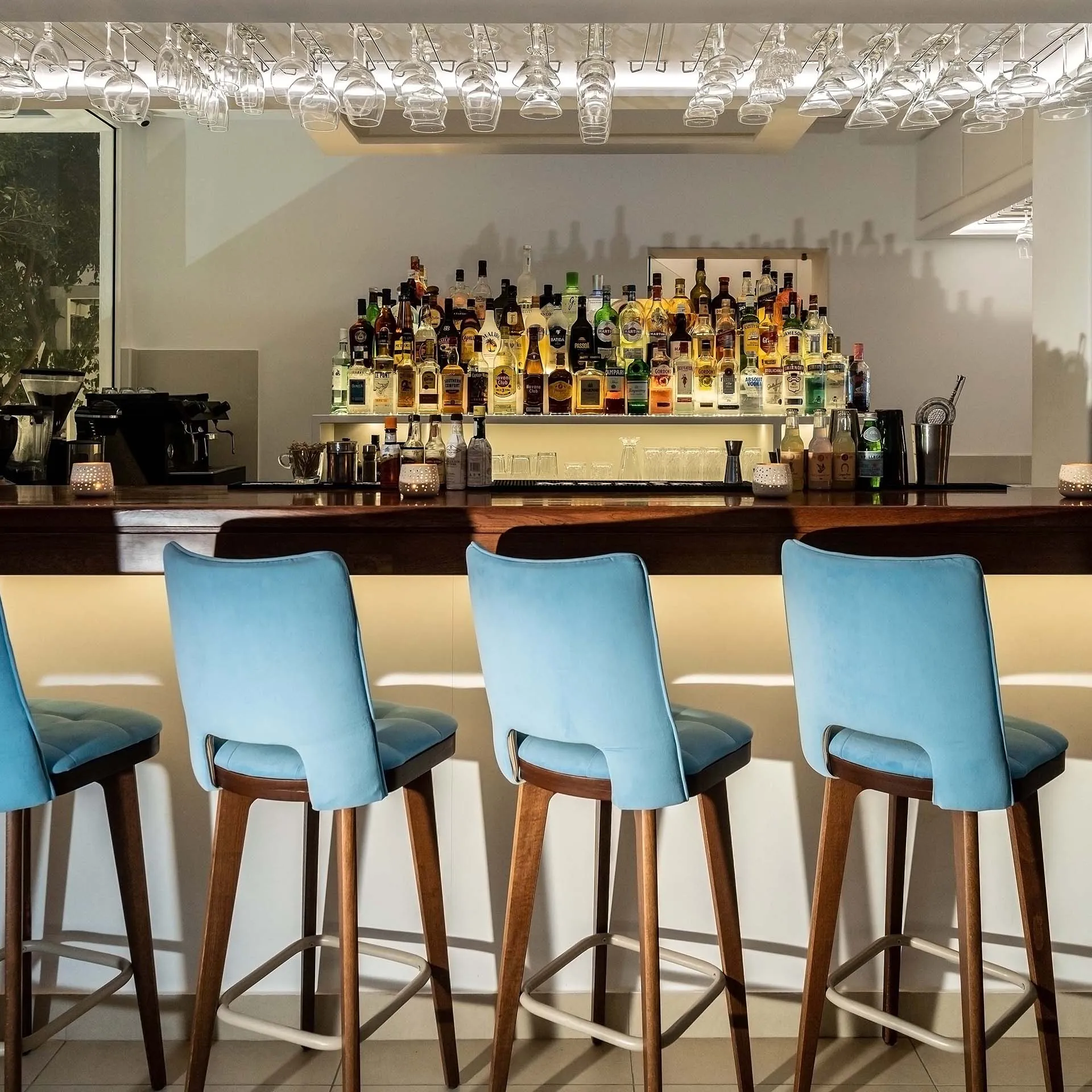 Apeiro Bar, 8
