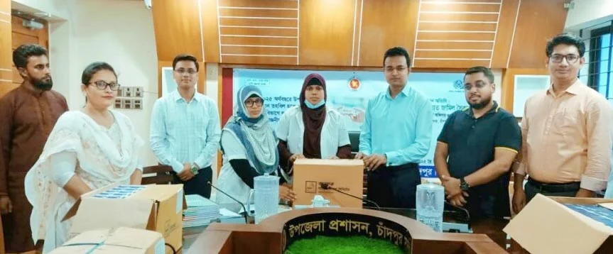 চাঁদপুর সদরে জরুরী ঔষুধ ও প্রয়োজনীয় সামগ্রী বিতরণ