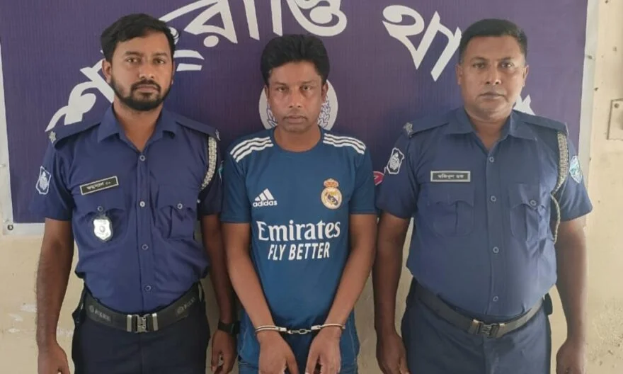 শাহরাস্তিতে আলমগীর হোসেন হত্যা মামলার আসামী মোঃ তাজুল ইসলাম তপন গ্রেফতার