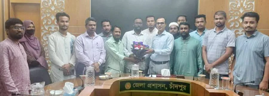 চাঁদপুর জেলা প্রশাসকের সঙ্গে এনসিপি নবগঠিত কমিটির শুভেচ্ছা বিনিময়