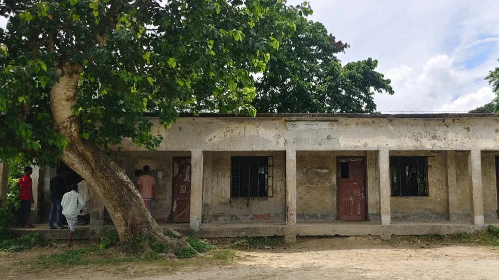 স্বাধীনতার পর থেকে শিক্ষার জন্য জয়নগর-কদমতলীতে নেই প্রাথমিক বিদ্যালয়