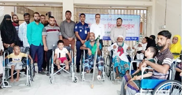 কচুয়ায় প্রতিবন্ধীদের মাঝে হুইল চেয়ার বিতরণ করেন চাঁদপুর জেলা প্রশাসক