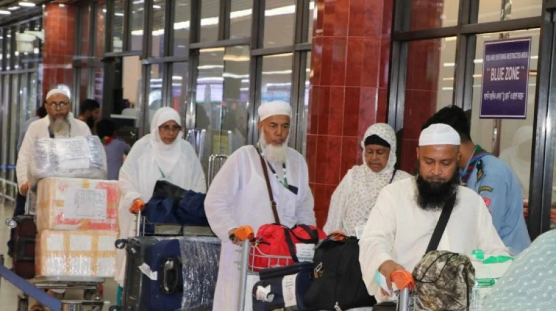 দেশে ফিরেছেন ১২ হাজার ৮৭৭ হাজি, মৃত্যু ২৬ জনের