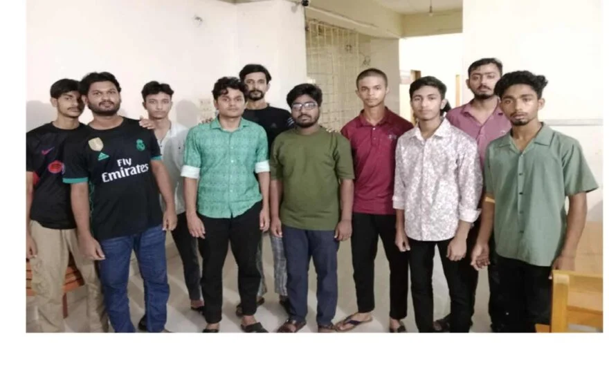 চাঁদপুরে বিভিন্ন স্থানে যৌথবাহিনীর অভিযানে কিশোর গ্যাংয়ের ৩২ সদস্য আটক