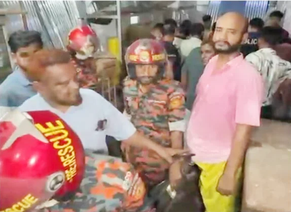 চান্দ্রায় সেপটিক ট্যাংকির গ্যাসে সুইপারের মৃত্যু ॥ অবহেলা না খুন!