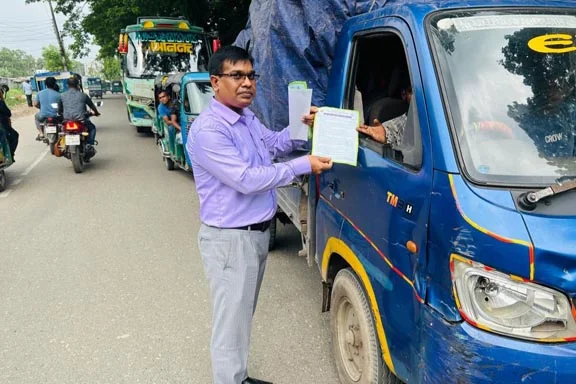 জুলাই শহীদ দিবসে চাঁদপুরে বিআরটিএর সচেতনতামূলক রোড শো