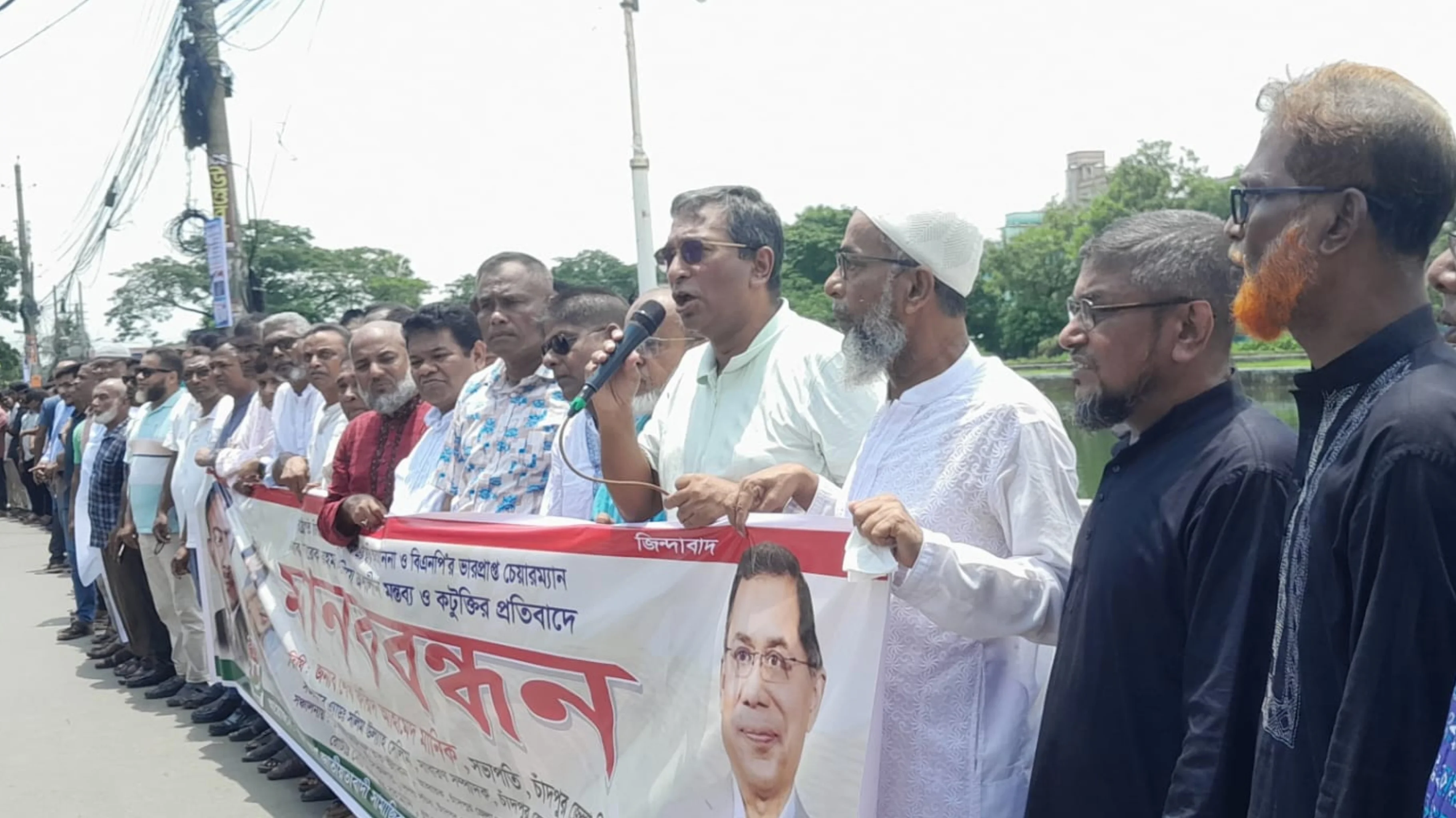 জিয়াউর রহমানের ছবি অবমাননার প্রতিবাদে জেলা জাসাসের মানববন্ধন