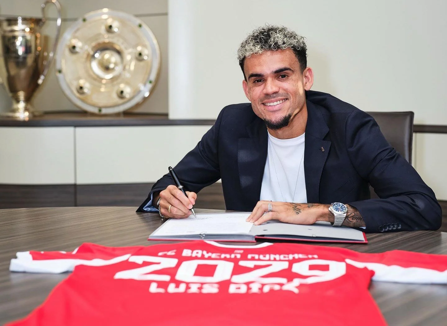 হাজার কোটি টাকায় দিয়াজকে কিনল বায়ার্ন