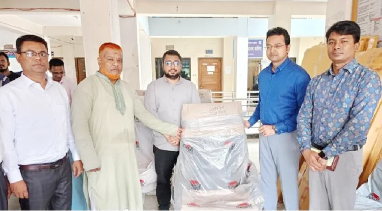 চাঁদপুরে আত্মহত্যা প্রতিরোধ ব্রিগেড এর জন্য কম্পিউটার সামগ্রী বিতরণ