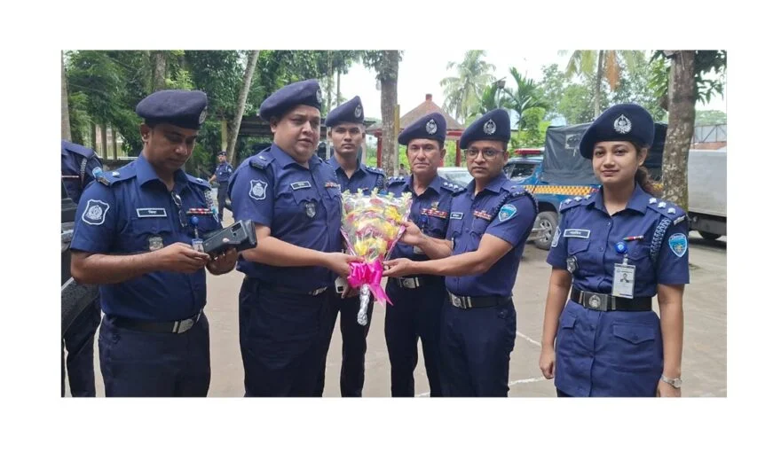 কচুয়া থানা পরিদর্শনে অতিরিক্ত পুলিশ সুপার লুৎফর রহমান