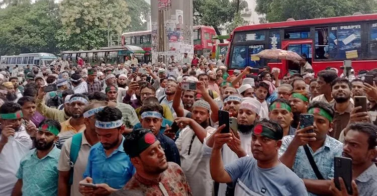 জাতীয়করণের দাবিতে প্রেসক্লাবের সামনে জড়ো হচ্ছেন এমপিও শিক্ষকরা