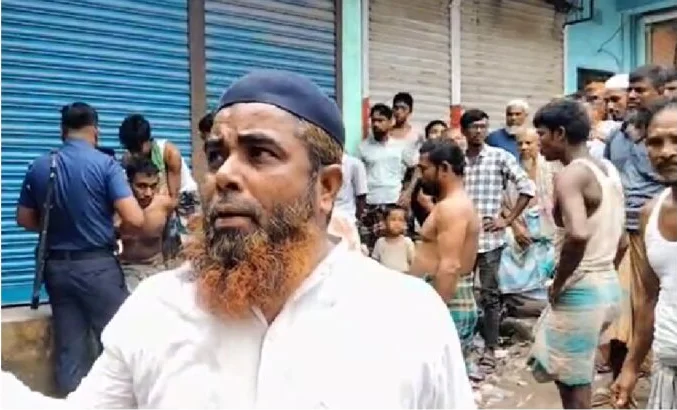 ফরিদগঞ্জে মাদকাসক্ত ছেলেকে পুলিশের হাতে তুলে দিলেন পিতা