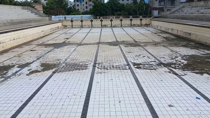 চাঁদপুরে সুইমিংপুল বন্ধ সাত বছর, হয় না প্রতিযোগিতা বা প্রশিক্ষণ