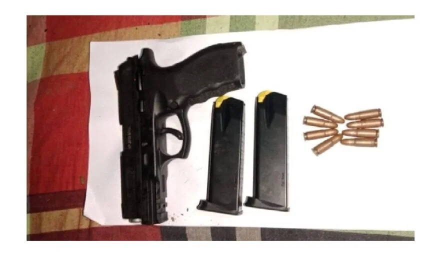 যাত্রাবাড়ী থানার লুট হওয়া পুলিশের পিস্তল , গুলি ও ম্যাগজিন কচুয়ায় উদ্ধার