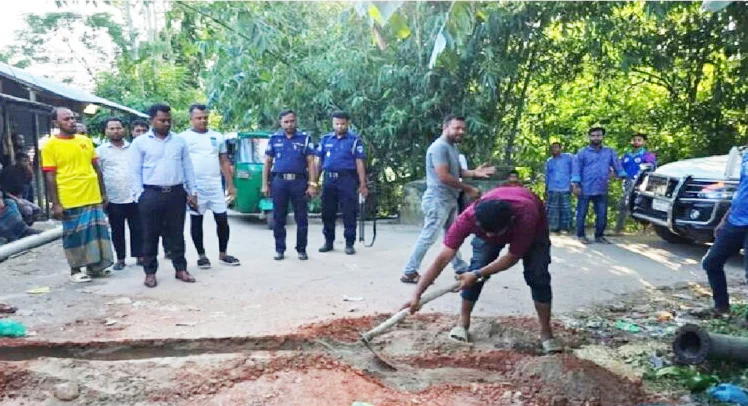কচুয়ায় অবৈধ ড্রেজার মেশিন দিয়ে বালু উত্তোলনের দায়ে দুইজনকে জরিমানা