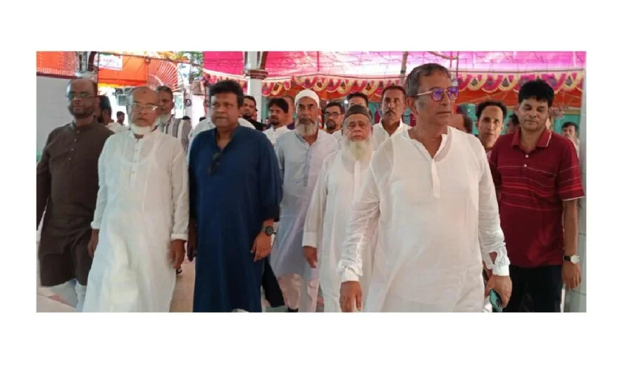 মতলব দক্ষিণের বিভিন্ন পূজা মন্ডপ পরিদর্শনে শেখ ফরিদ আহমেদ মানিক