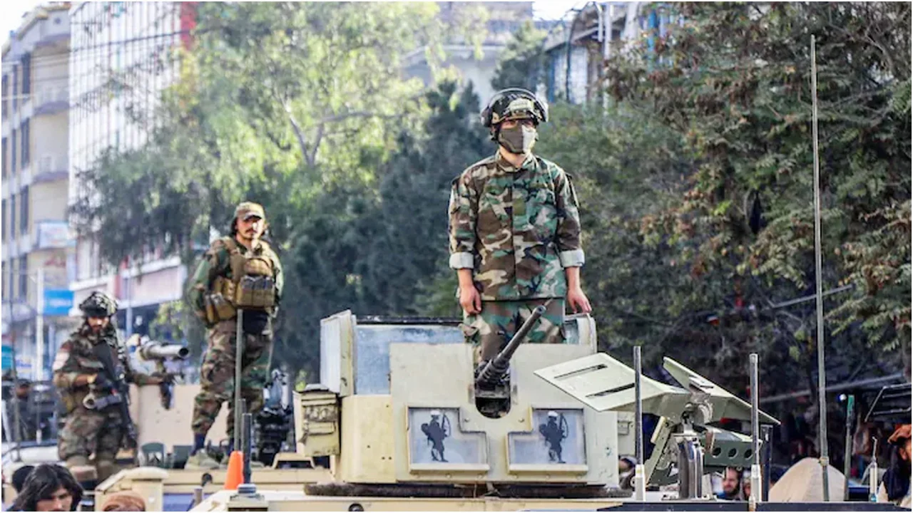 পাকিস্তান-আফগানিস্তান সীমান্তে ভয়াবহ সংঘর্ষ, নিহত কয়েক ডজন