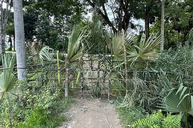 ‘চাঁদা না দেওয়ায়’ রাস্তা বন্ধ করলেন বিএনপির দুই নেতা
