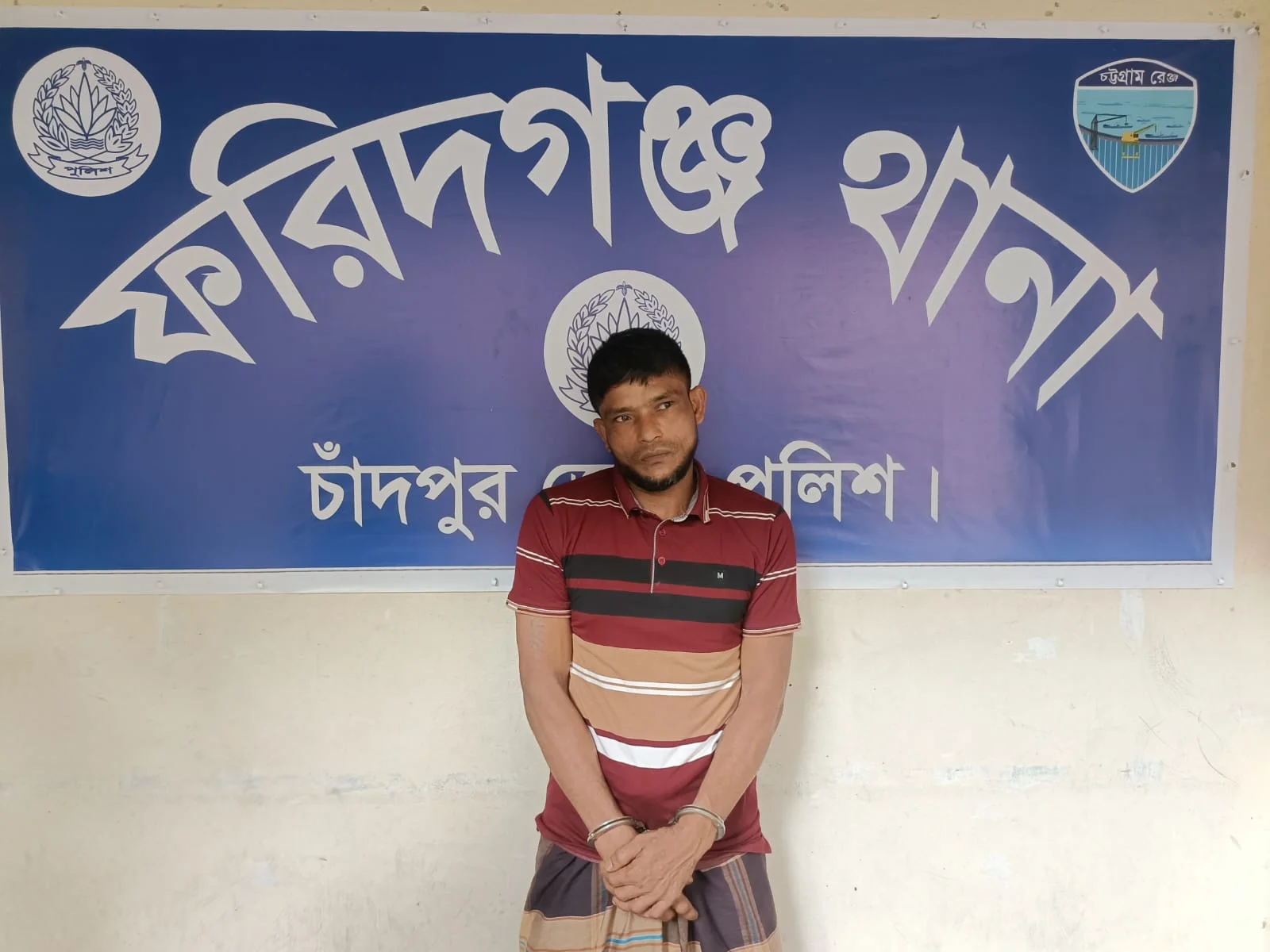 ফরিদগঞ্জে মাদকসহ ১৩ মামলার আসামী কুখ্যাত মাদক কারবারি আটক