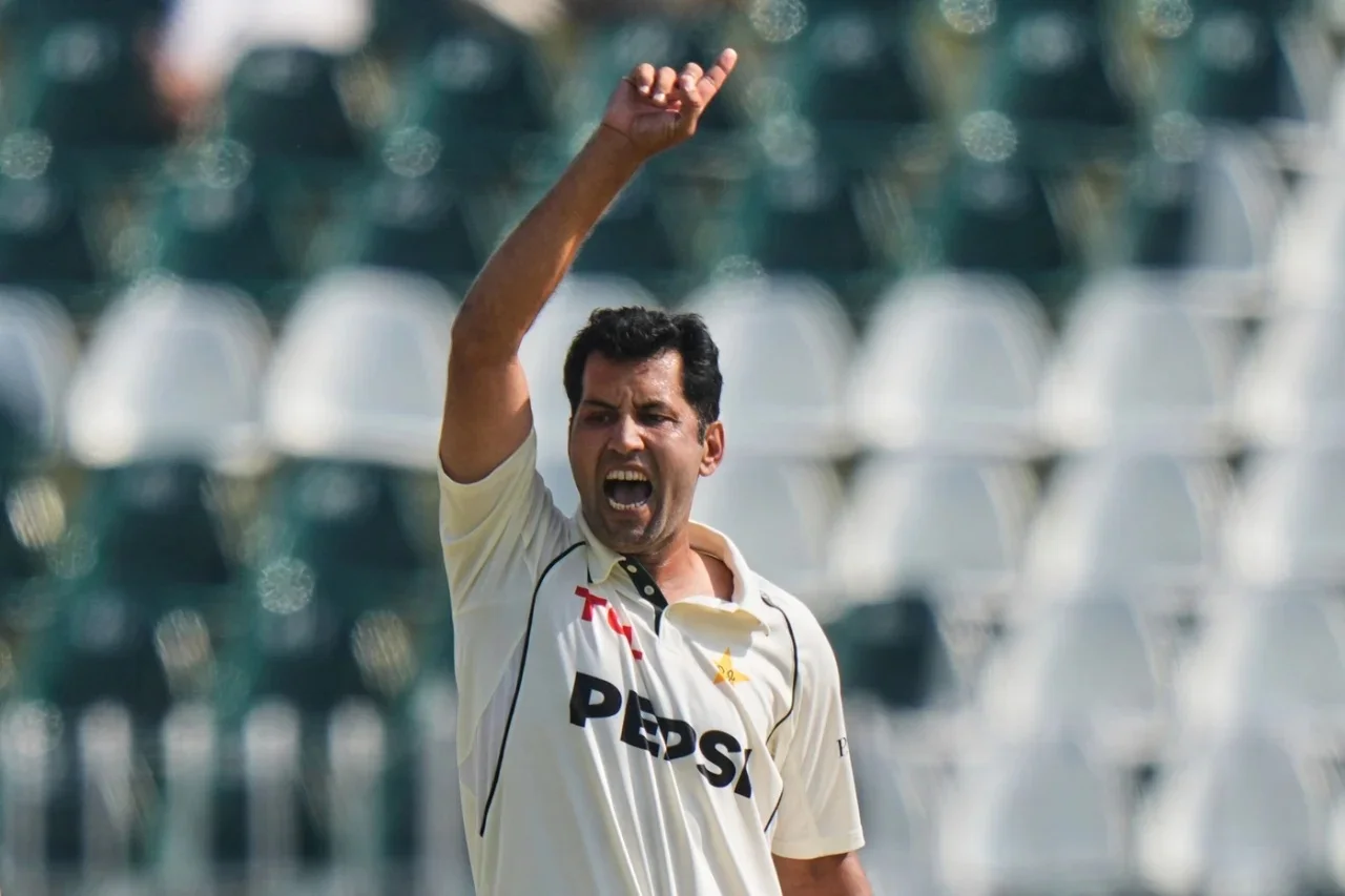 ৯২ বছরের রেকর্ড ভেঙে দিলেন ‘বুড়ো’ পাকিস্তানি ক্রিকেটার