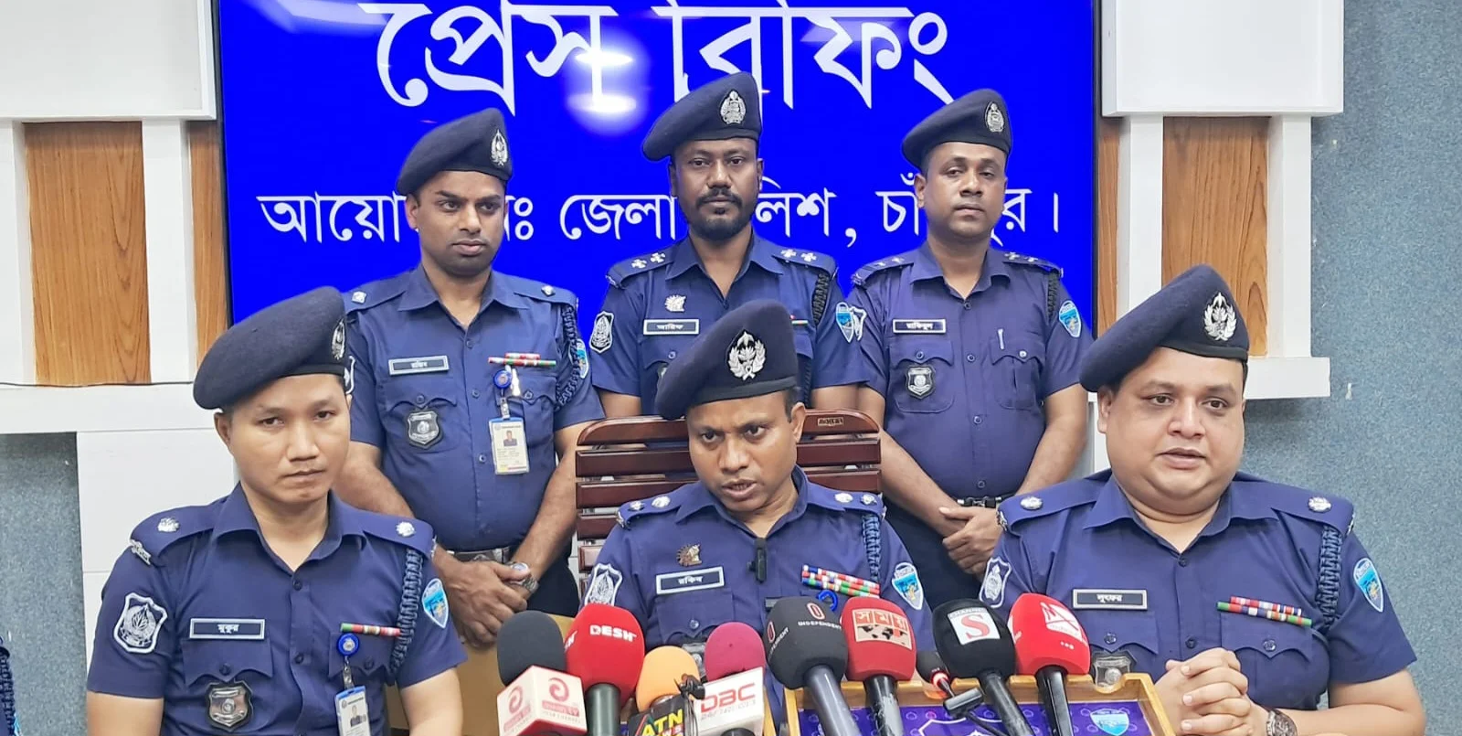 ফরিদগঞ্জের স্বর্ণের দোকান থেকে চুরি হওয়া স্বর্ণ উদ্ধার, কথিত সাংবাদিকসহ আটক ২