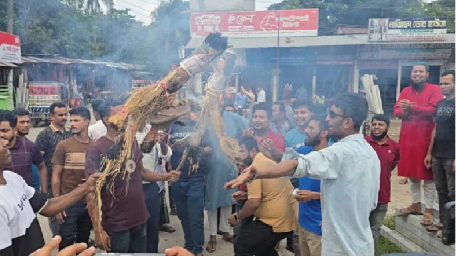 ফরিদগঞ্জে যুবদলের বিক্ষোভ ও কুশপুত্তলিকা দাহ